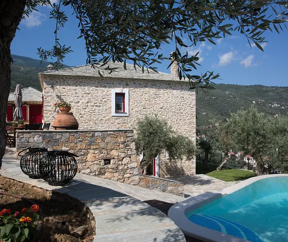 Luxury stone villa in Pelion with private swimming pool, terrace and mountain landscape view – Pelion Esties